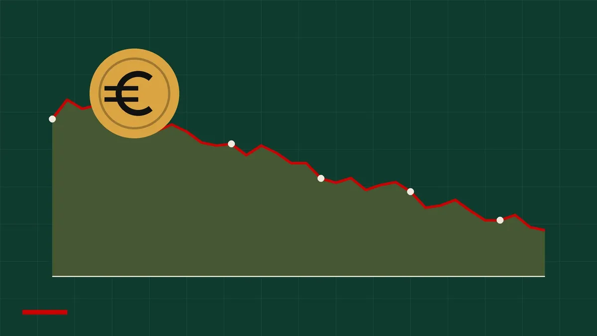 Ilustrim i një monedhe euro pranë një grafiku me vijë të kuqe që bie gradualisht